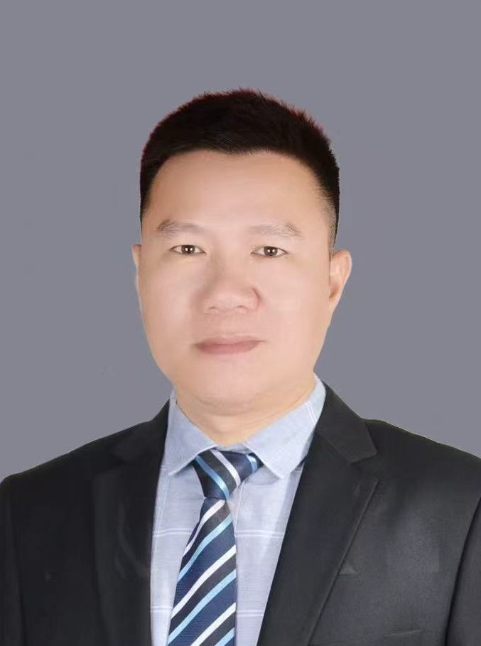 格兰云天酒店集团信息管理中心总经理 何德荣 格兰云天酒店集团信息管理中心总经理 何德荣